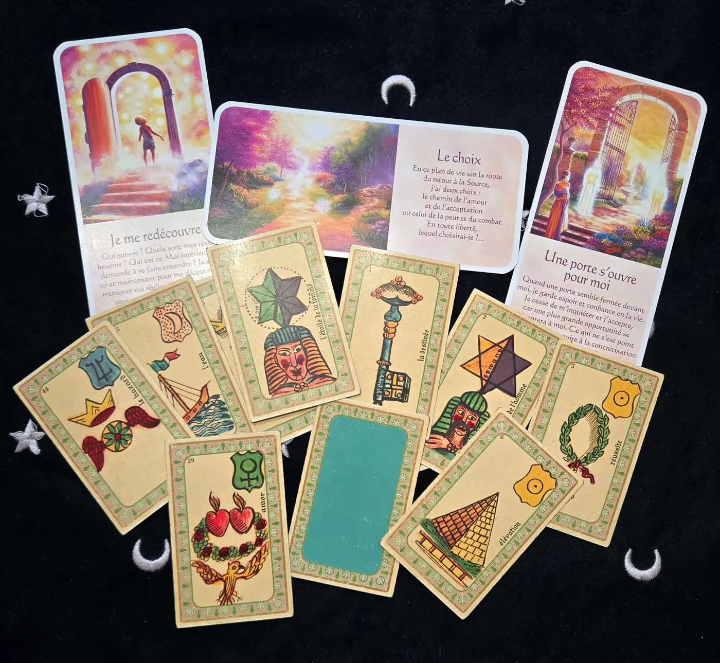 Cartes utilisées comme support de réflexion en cartomancie de guidance